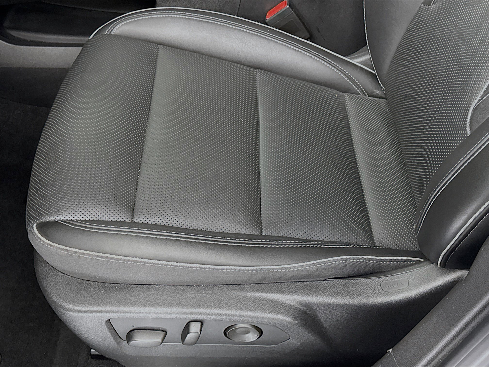 Used 2021 Buick Envision Essence w/ Sport Touring Package AWD/4WD image 18