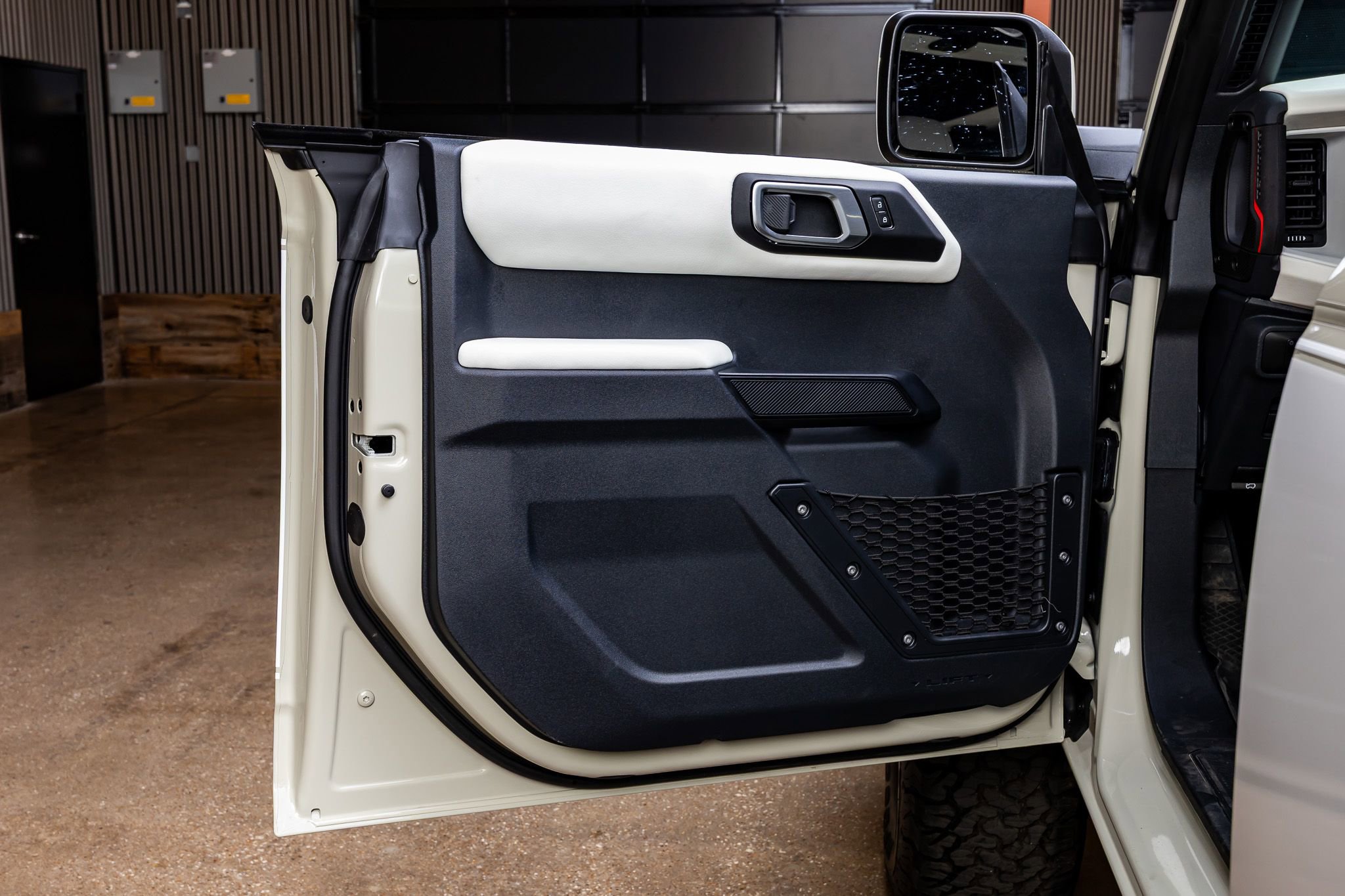 Used 2026 Ford Bronco Heritage Edition AWD/4WD image 32