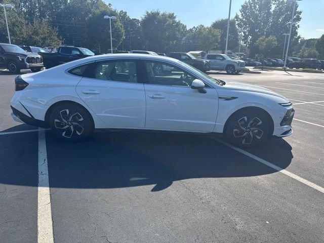 Used 2025 Hyundai Sonata SEL FWD image 2