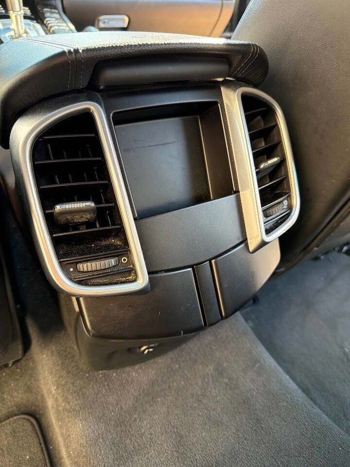 Used 2018 Porsche Cayenne Platinum Edition image 21