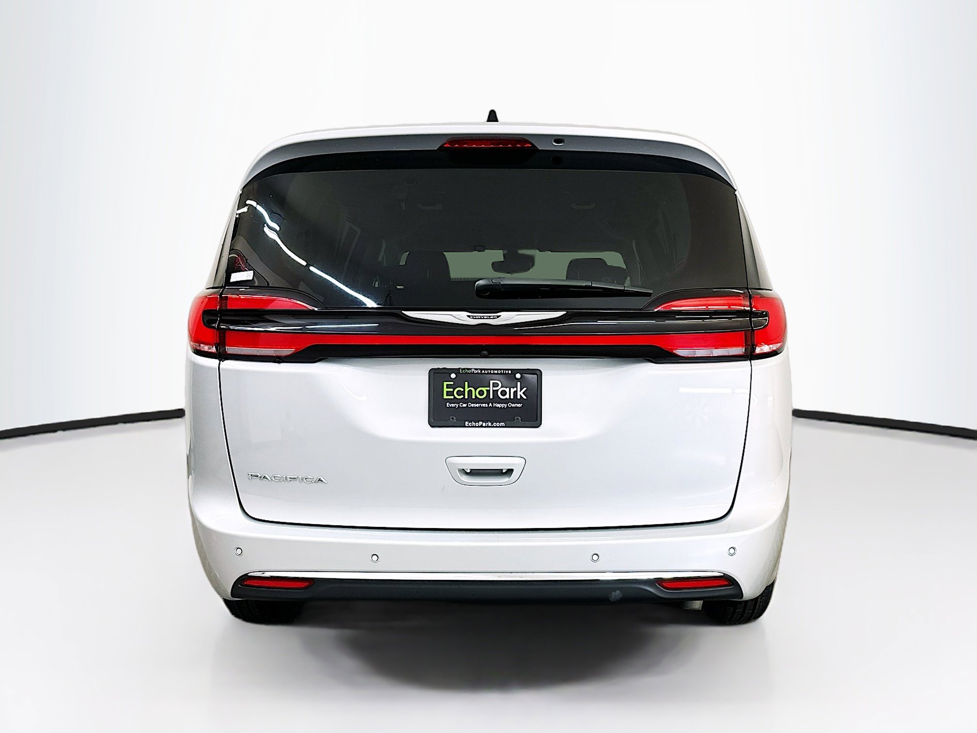Used 2024 Chrysler Pacifica Touring-L FWD image 7