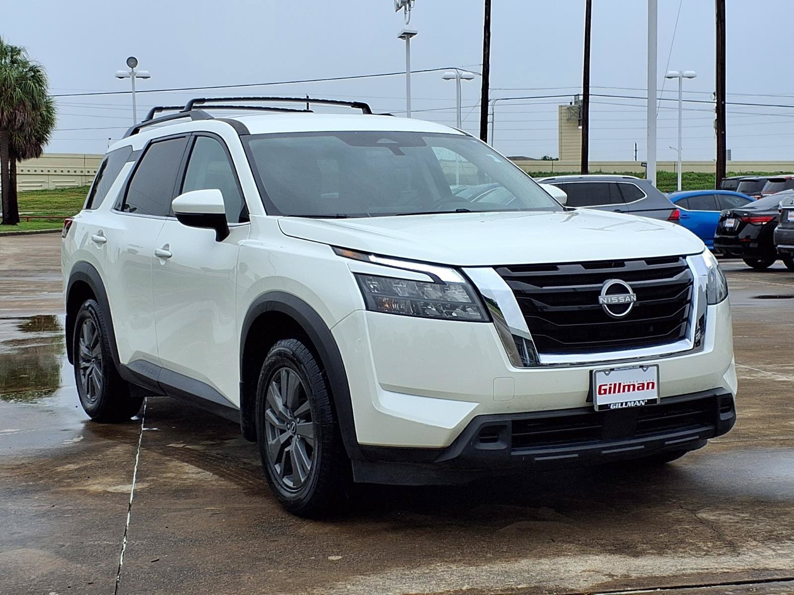 Used 2024 Nissan Pathfinder SV FWD image 2