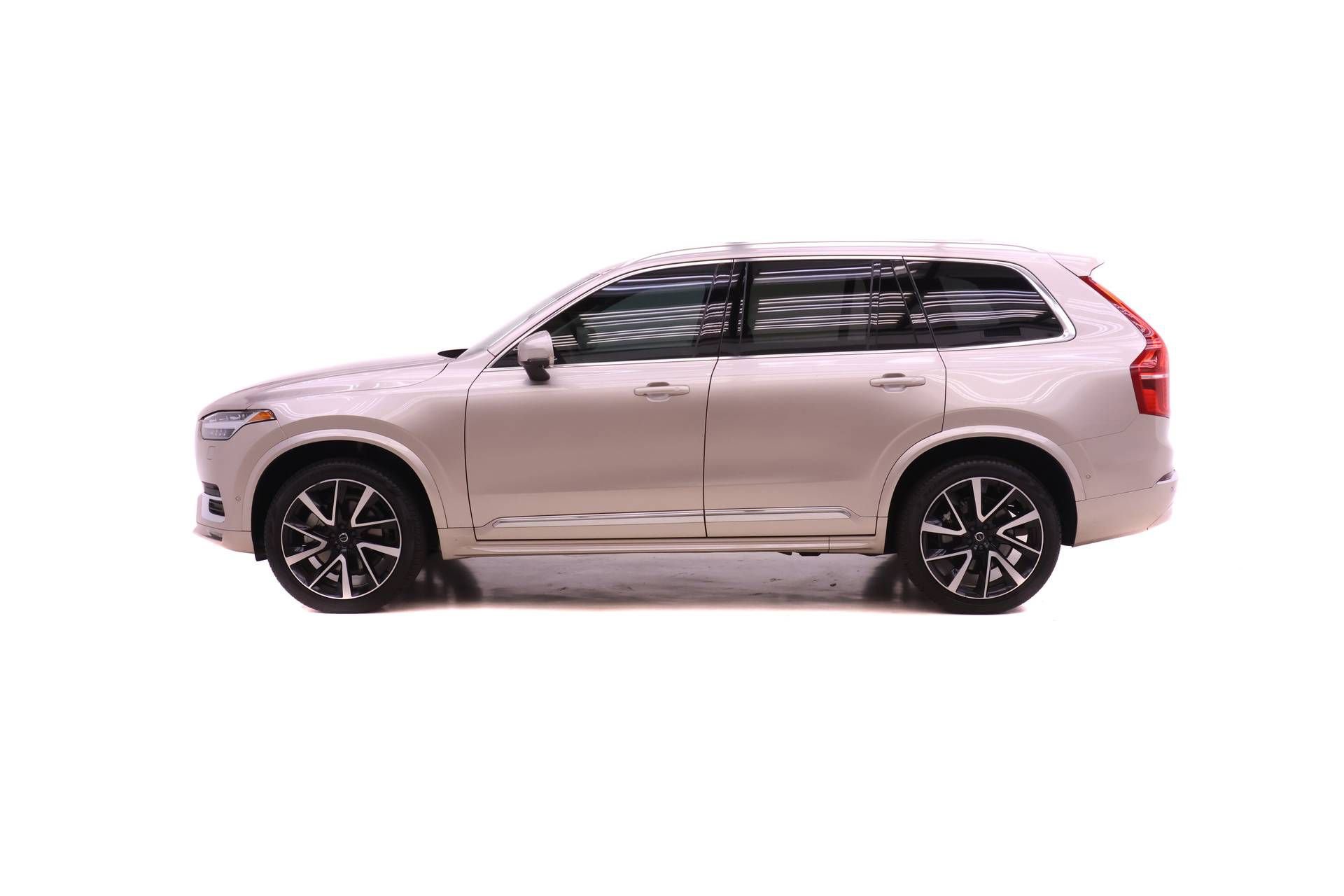 Certified 2023 Volvo XC90 B6 Plus w/ Protection Package Premier AWD/4WD image 3
