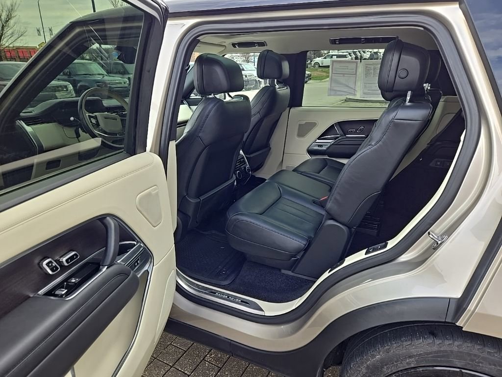 Certified 2024 Land Rover Range Rover Long Wheelbase SE image 17