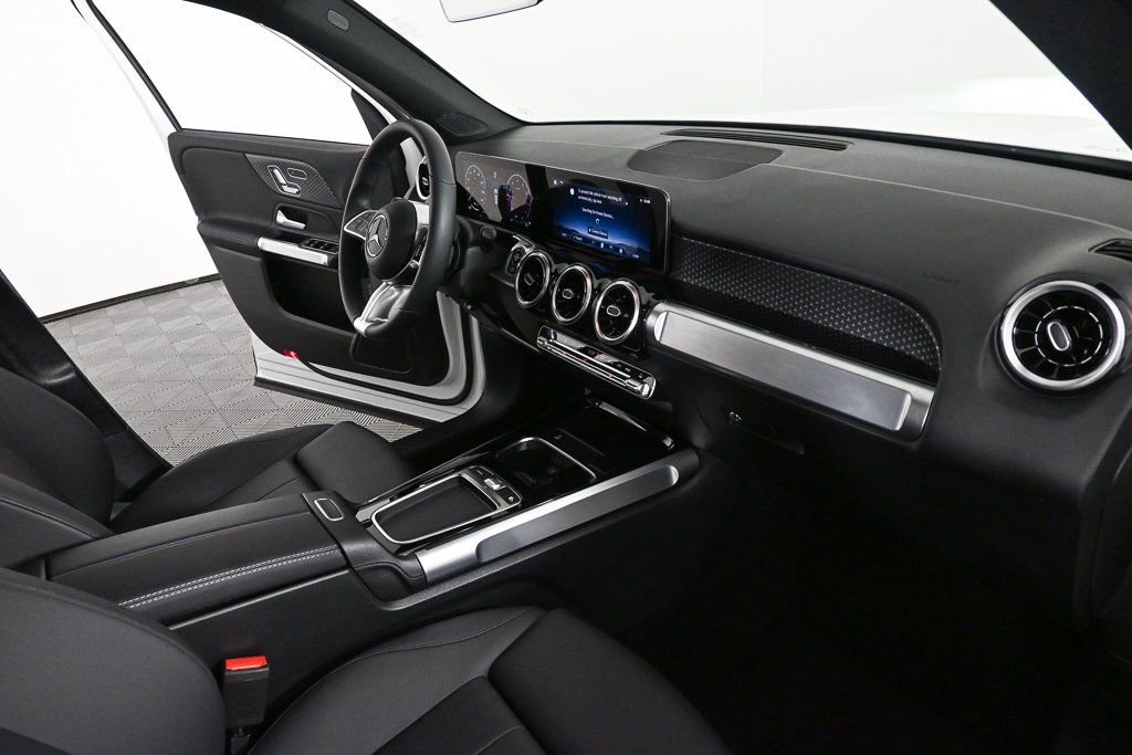 Used 2025 Mercedes-Benz GLB 250 image 24