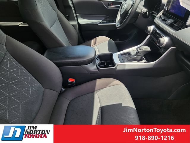Used 2025 Toyota RAV4 XLE FWD image 14
