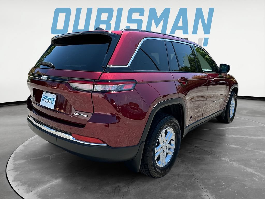 Used 2025 Jeep Grand Cherokee Laredo w/ MOPAR Finishing Package AWD/4WD image 6