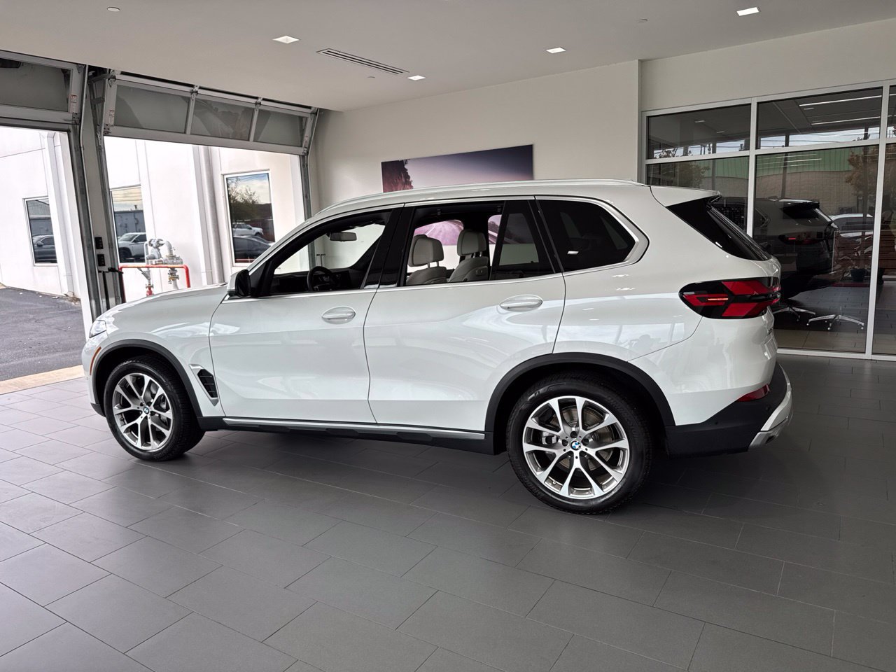 Used 2026 BMW X5 xDrive40i w/ Executive Package AWD/4WD image 5