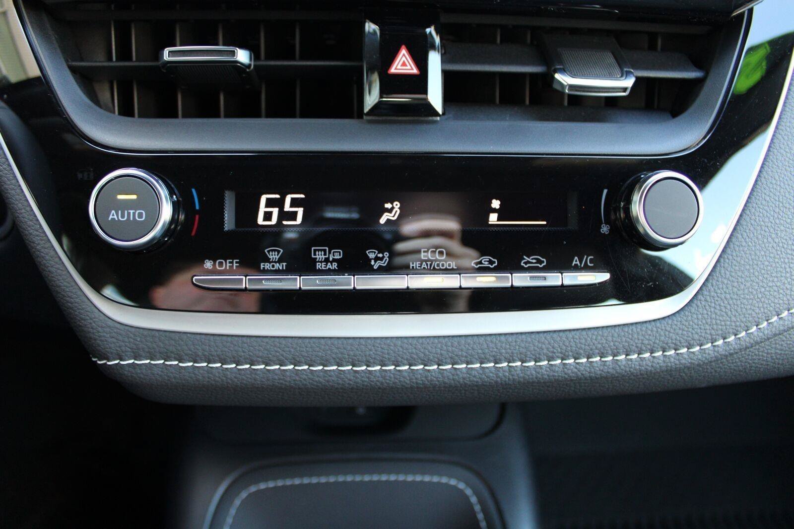 Certified 2024 Toyota Corolla SE w/ SE Package FWD image 23