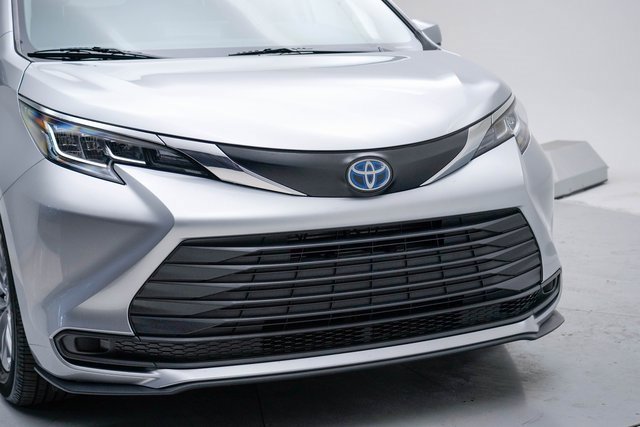 Used 2021 Toyota Sienna LE image 9