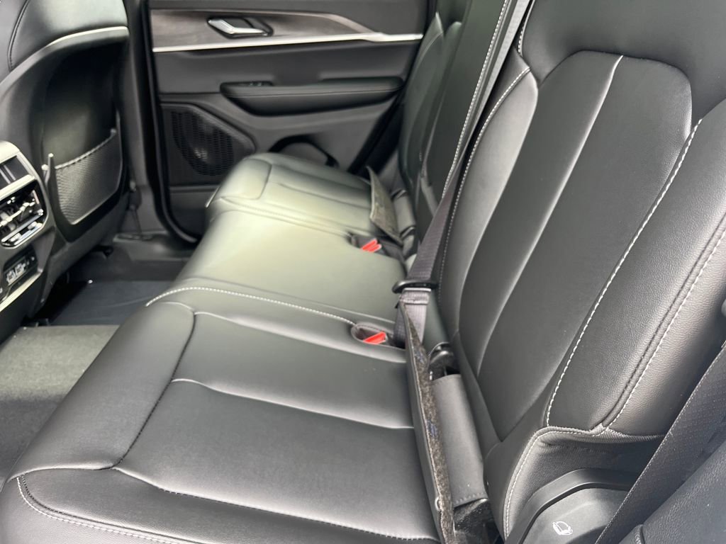 New 2025 Jeep Grand Cherokee Limited w/ Trailer Tow Package image 23