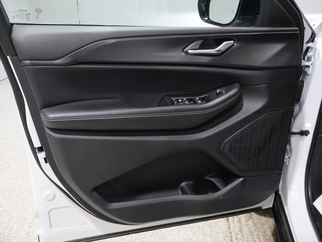 Used 2023 Jeep Grand Cherokee Altitude image 14