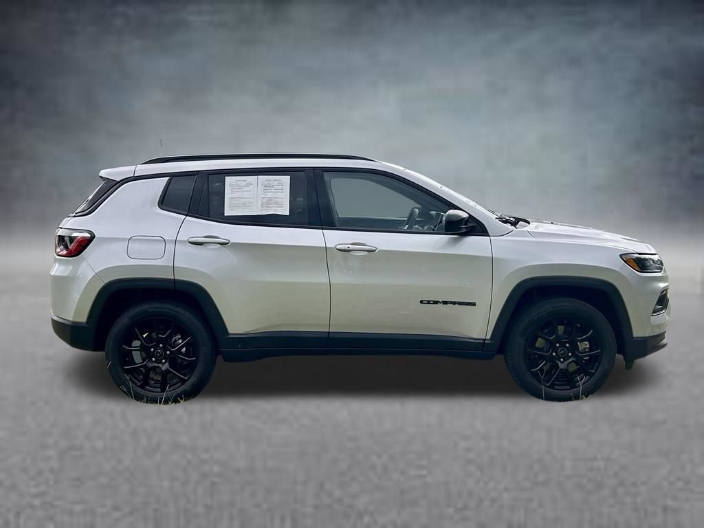 Used 2026 Jeep Compass Latitude AWD/4WD image 4