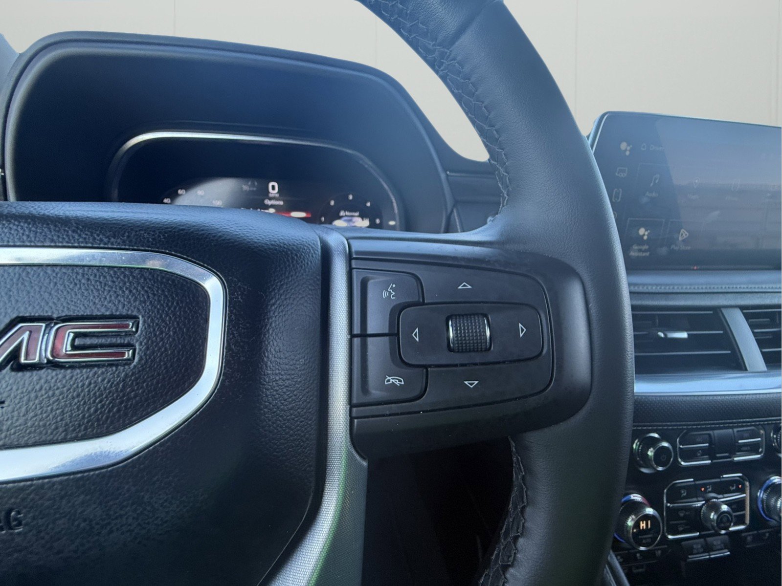 Used 2024 GMC Yukon SLT image 21