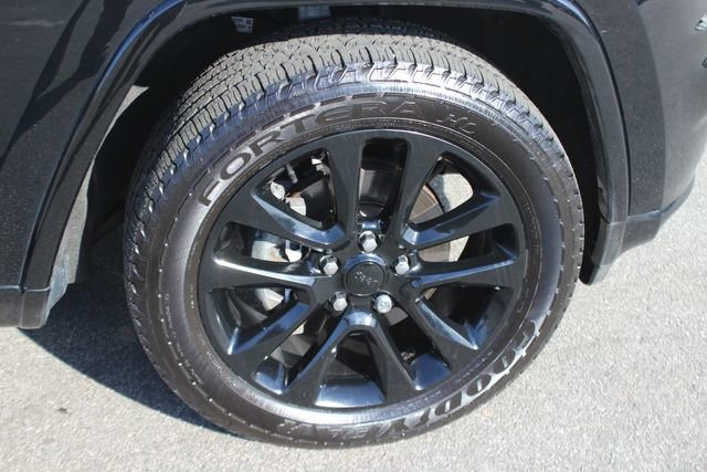 Used 2020 Jeep Grand Cherokee Altitude AWD/4WD image 35