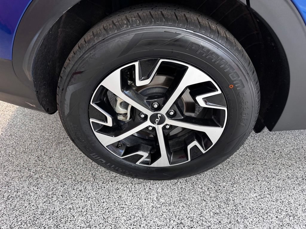 Used 2025 Kia Sportage EX AWD/4WD image 8