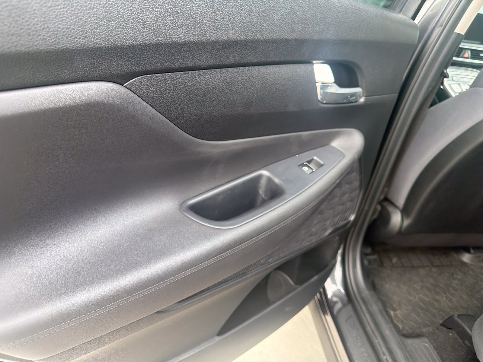 Certified 2023 Hyundai Santa Fe SEL w/ Cargo Package FWD image 9