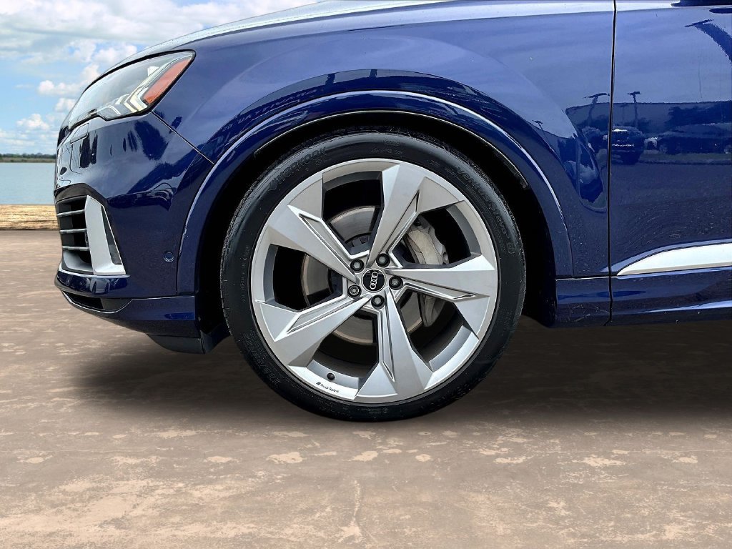 Used 2020 Audi Q7 3.0T Prestige w/ Prestige Package AWD/4WD image 34