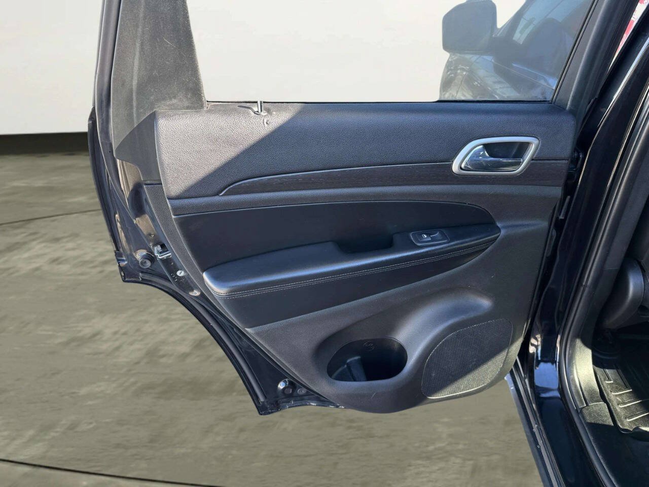 Used 2018 Jeep Grand Cherokee Laredo RWD image 13
