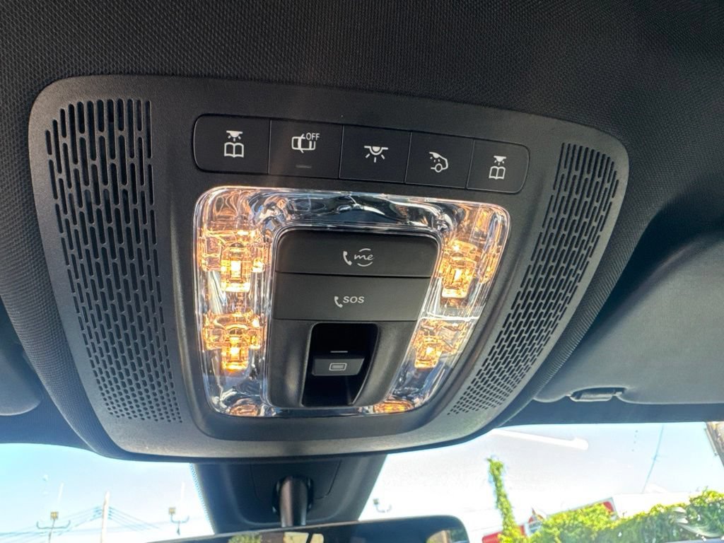 Used 2021 Mercedes-Benz GLB 250 4MATIC w/ Premium Package image 46