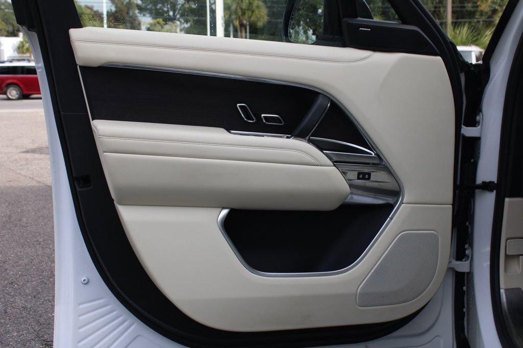 Used 2023 Land Rover Range Rover SE image 9