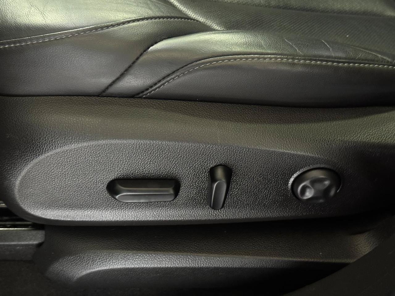 Used 2020 Buick Envision Essence AWD/4WD image 15