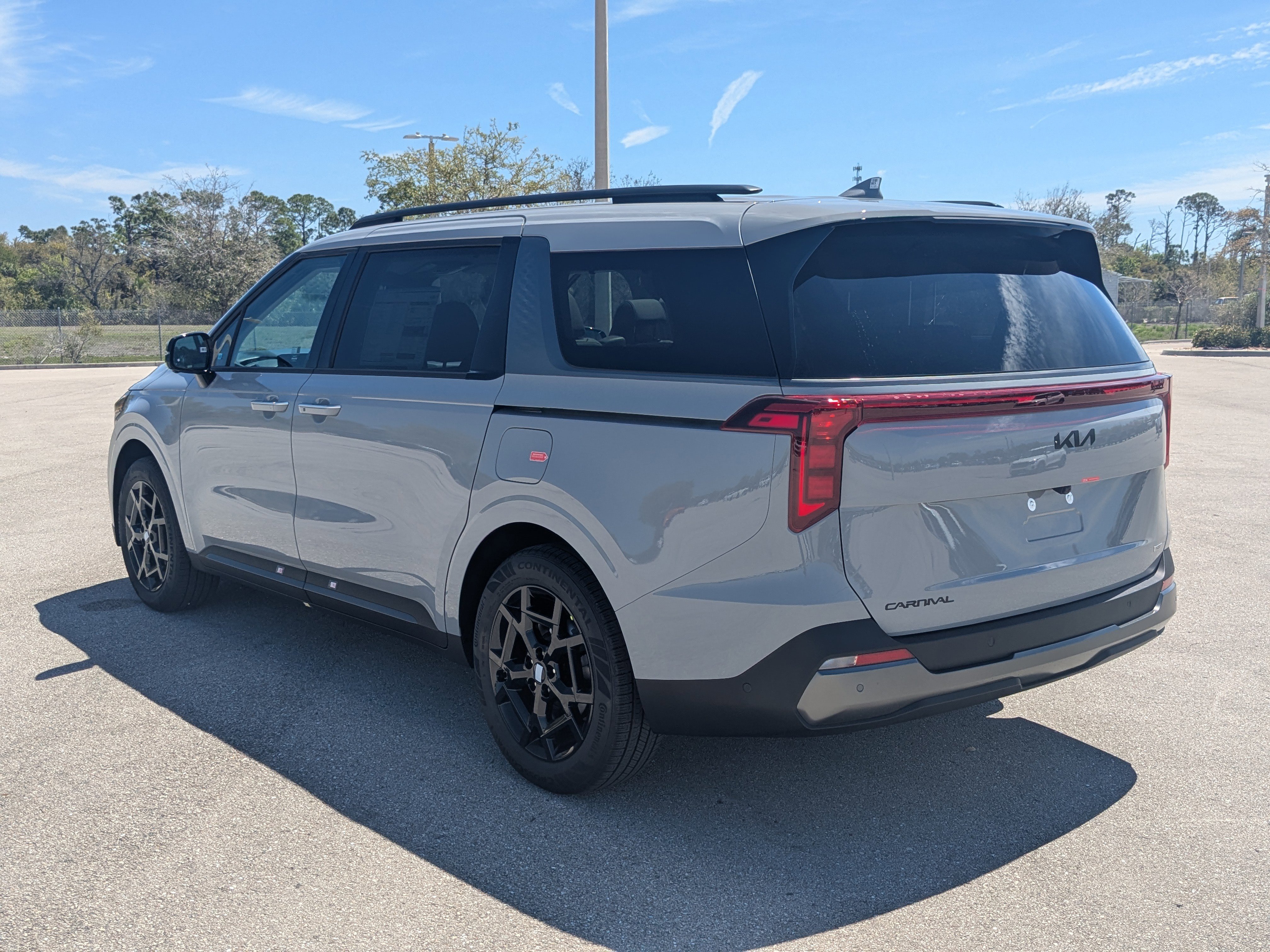 New 2026 Kia Carnival SX w/ SX Dark Edition Package FWD image 7