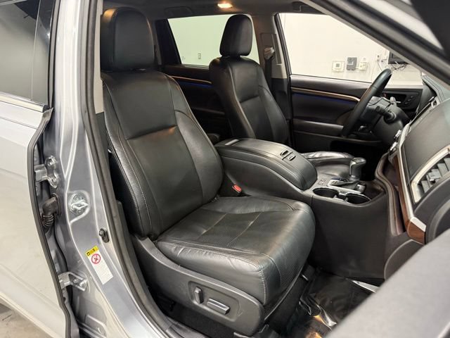 Used 2016 Toyota Highlander Limited Platinum FWD image 43