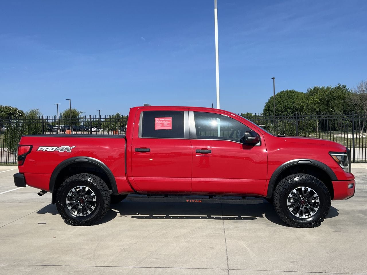 Used 2023 Nissan Titan PRO-4X w/ Pro-4x Convenience Package AWD/4WD image 3