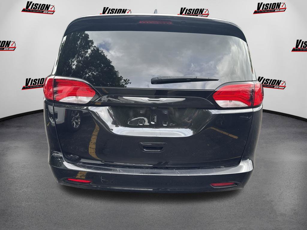 Used 2020 Chrysler Voyager Lxi FWD image 6