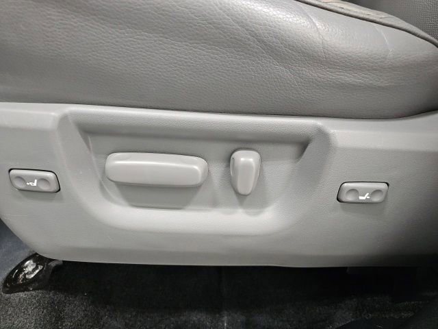 Used 2017 Toyota Sequoia Platinum AWD/4WD image 16