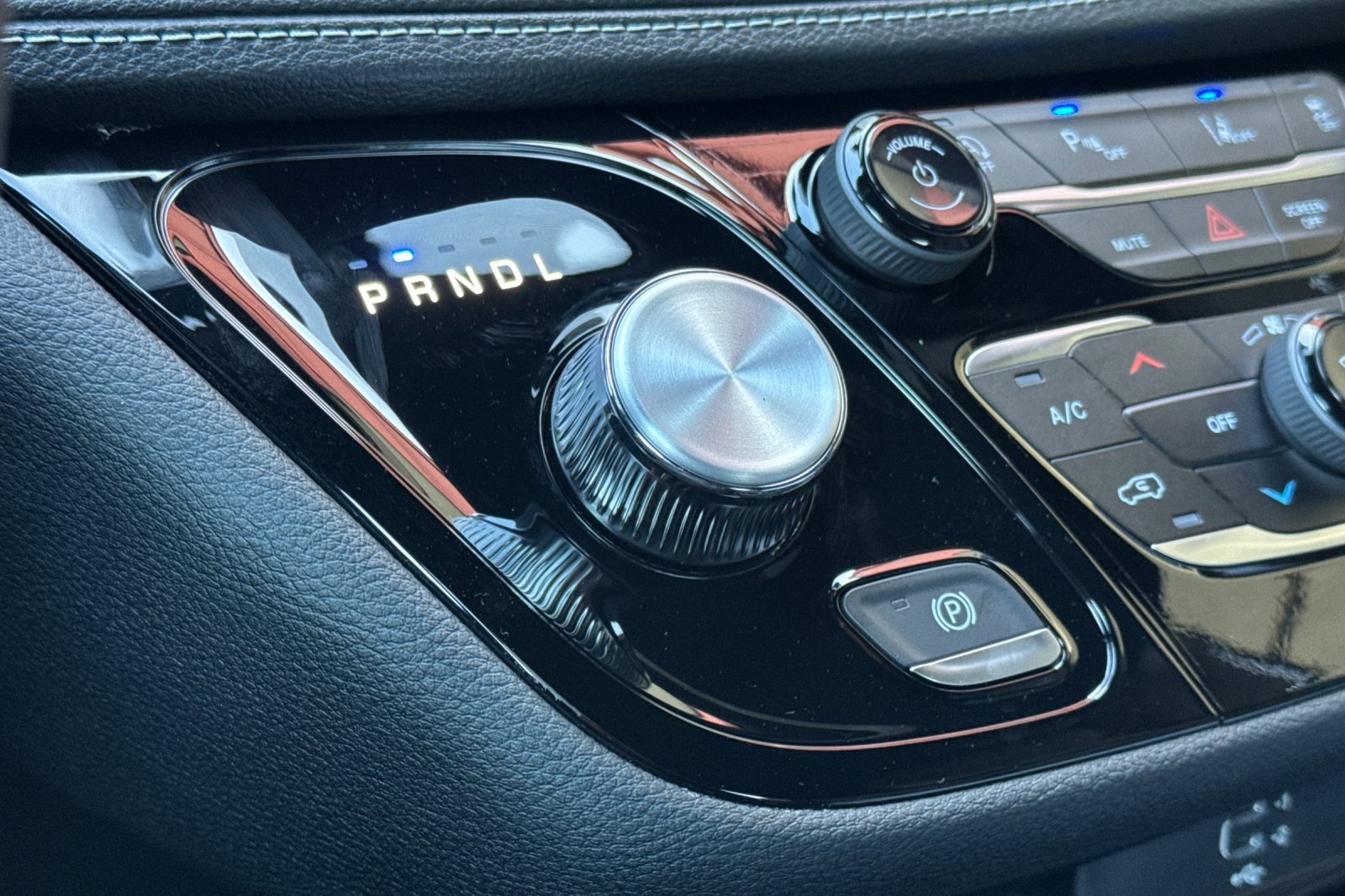 New 2026 Chrysler Pacifica Select w/ S Appearance Package image 21