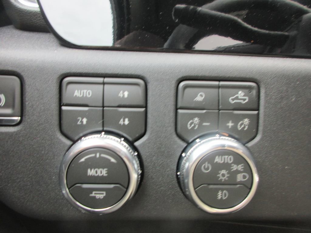 New 2026 GMC Sierra 2500 SLT w/ SLT Premium Package image 17