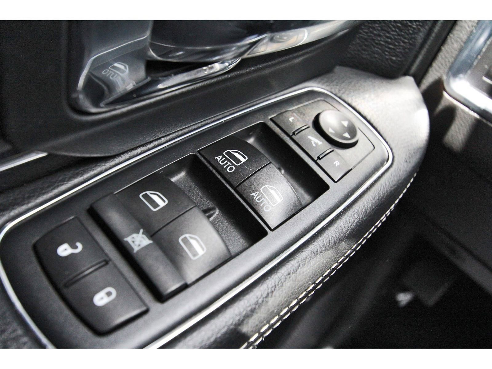 Used 2017 RAM 1500 Laramie AWD/4WD image 19