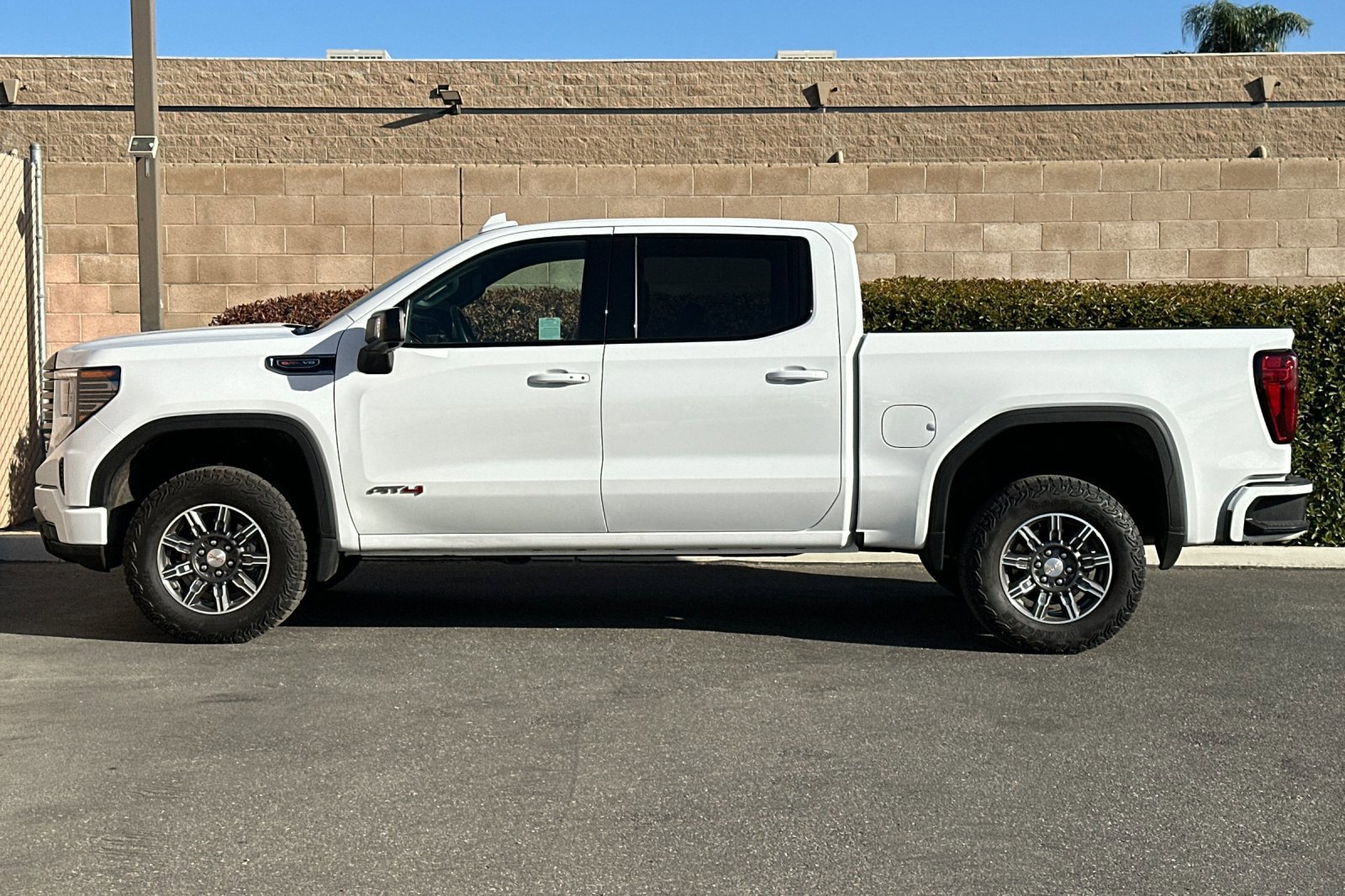Certified 2025 GMC Sierra 1500 AT4 AWD/4WD image 7