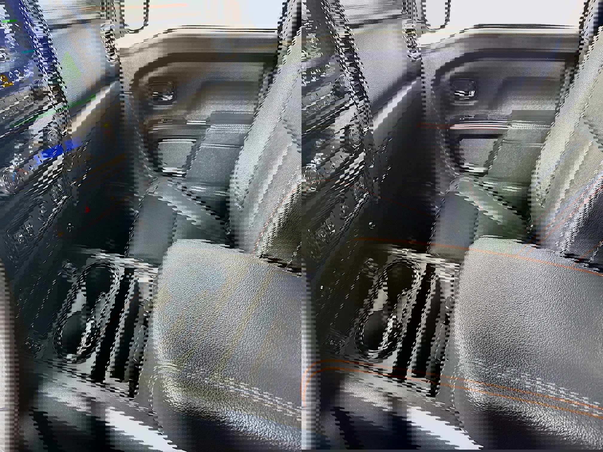 Used 2024 Nissan Titan PRO-4X w/ Pro-4x Convenience Package image 23