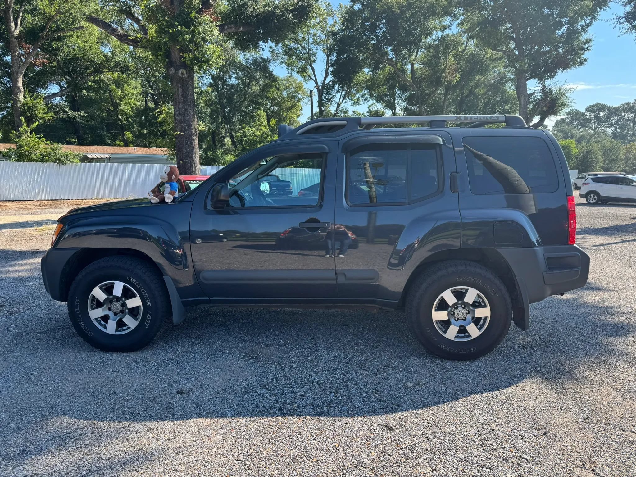 Used 2011 Nissan Xterra PRO-4X w/ Pro-4x Leather Pkg AWD/4WD image 2