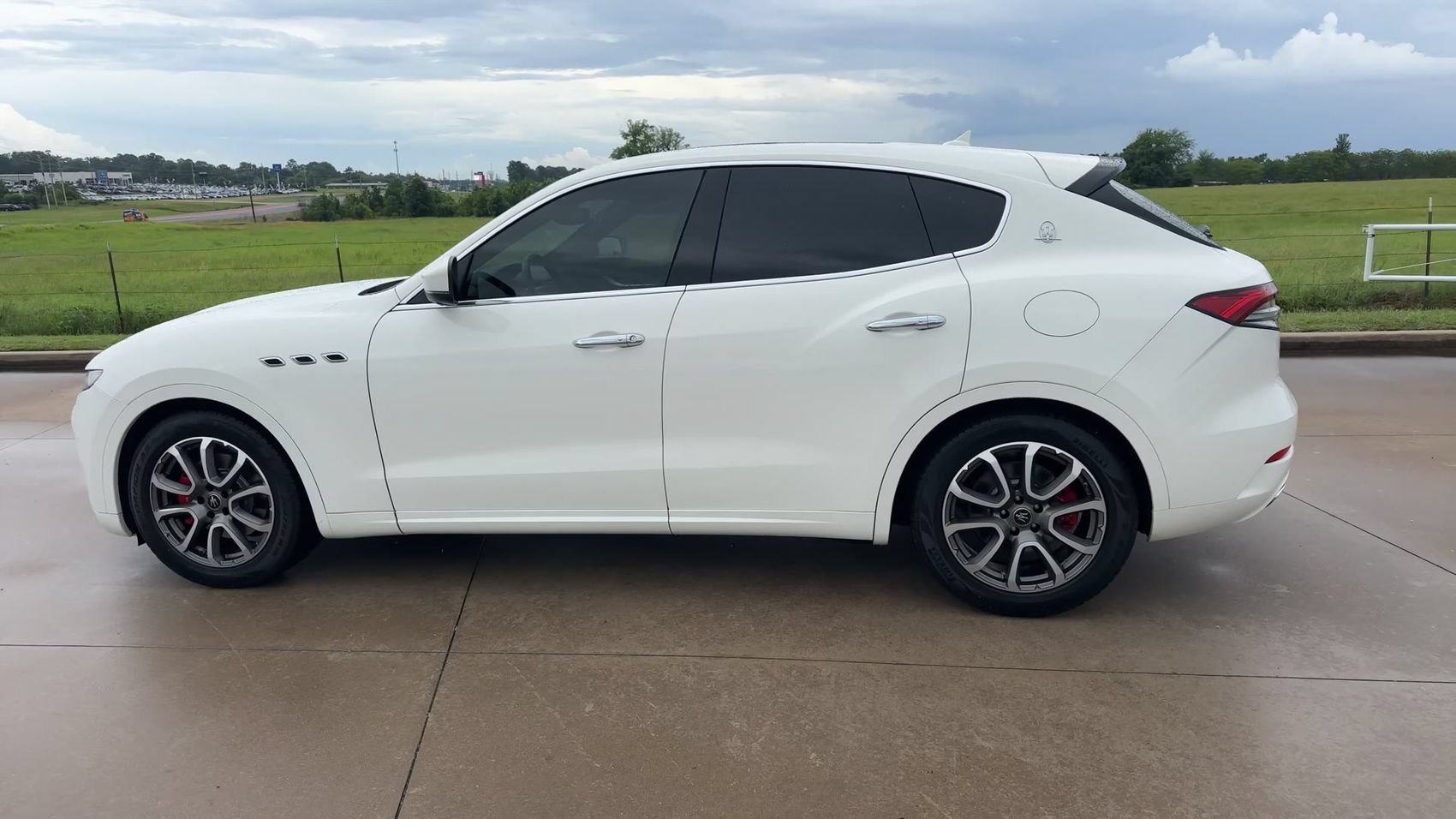 Used 2021 Maserati Levante AWD/4WD image 6