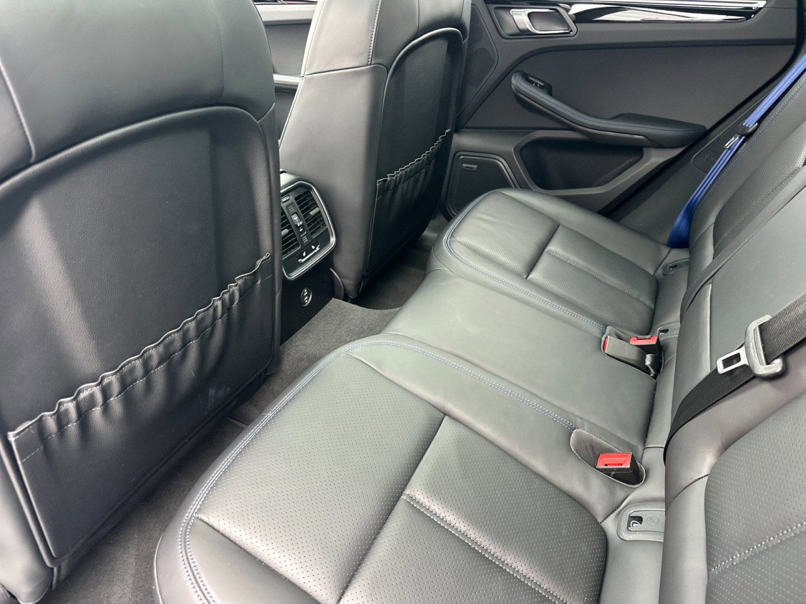 Certified 2023 Porsche Macan Turbo image 13