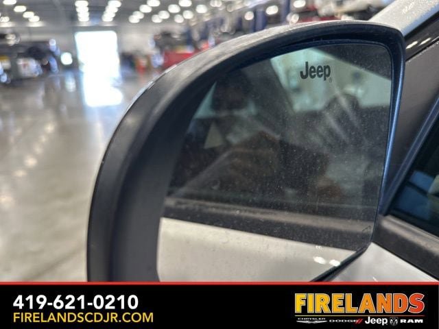 New 2025 Jeep Compass Latitude w/ Sun & Sound Group image 14
