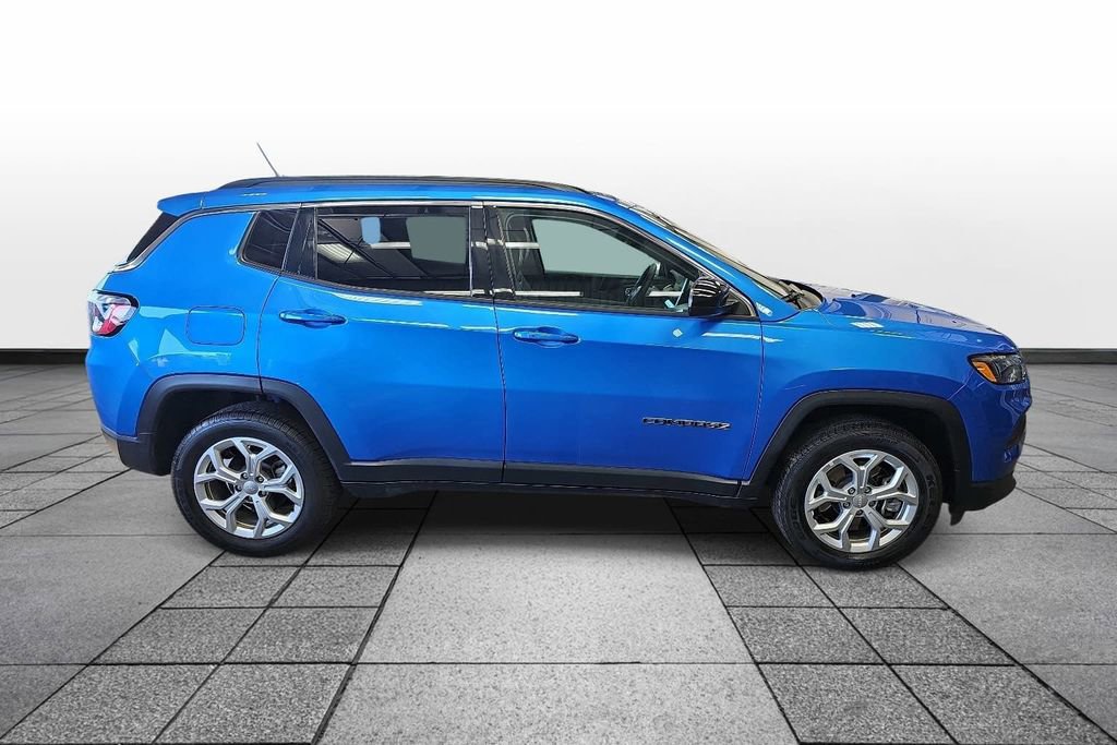 Used 2024 Jeep Compass Latitude AWD/4WD image 3