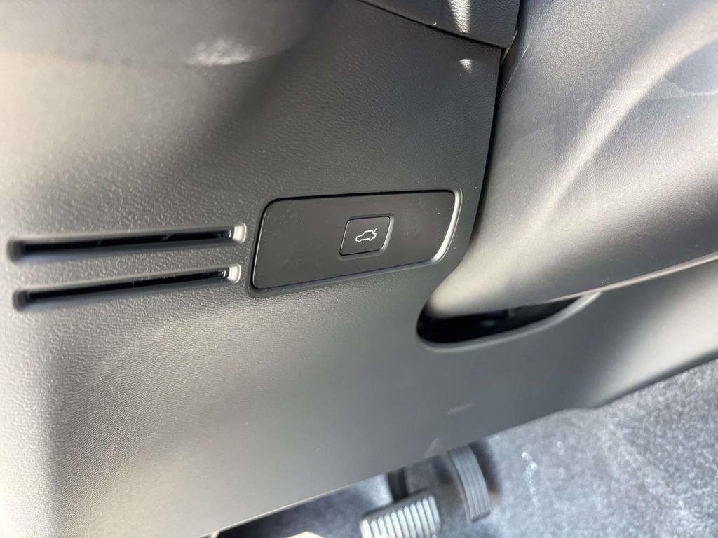 New 2026 Volvo XC40 B5 Ultra w/ Protection Package Premier image 14