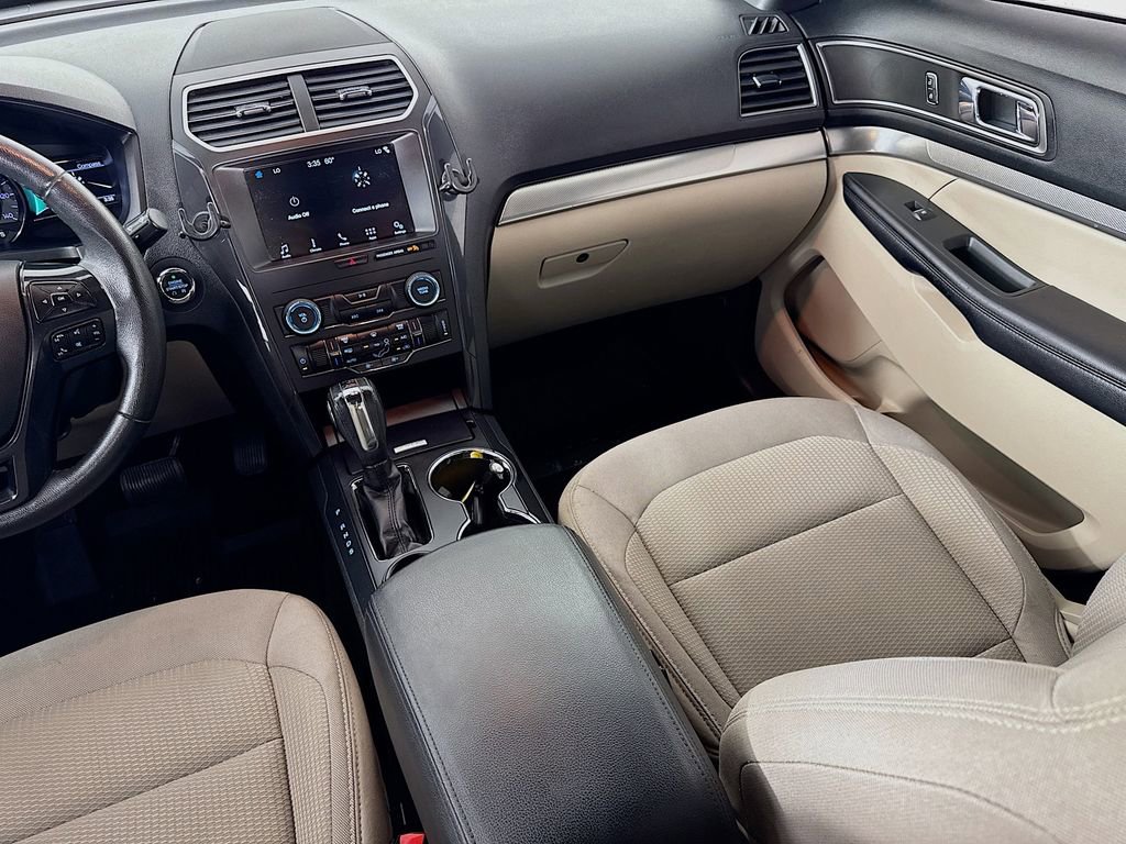 Used 2018 Ford Explorer XLT w/ Equipment Group 201A FWD image 27