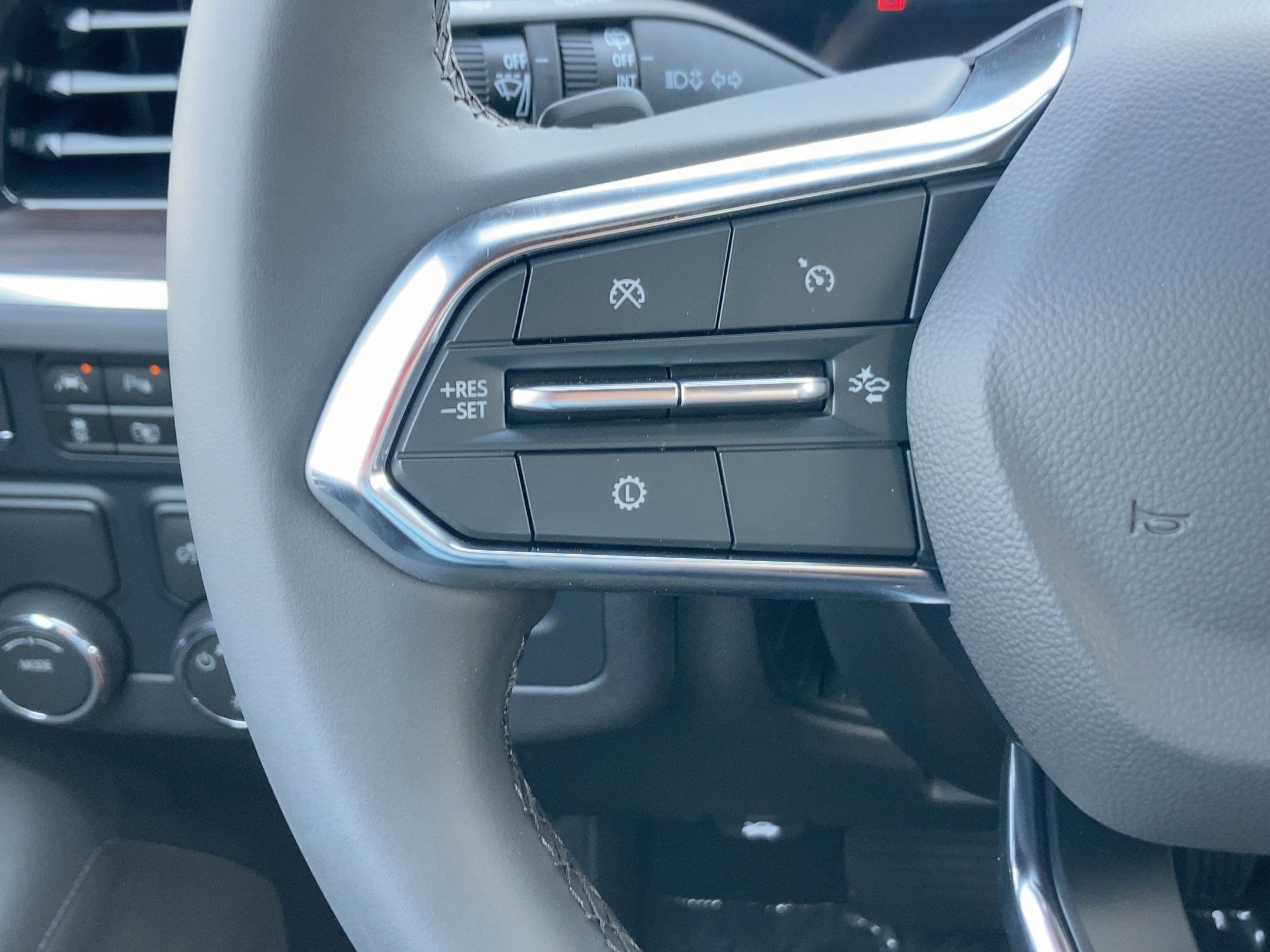 New 2026 Chevrolet Suburban LS image 15