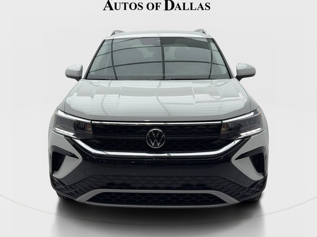 Used 2023 Volkswagen Taos SE FWD image 3