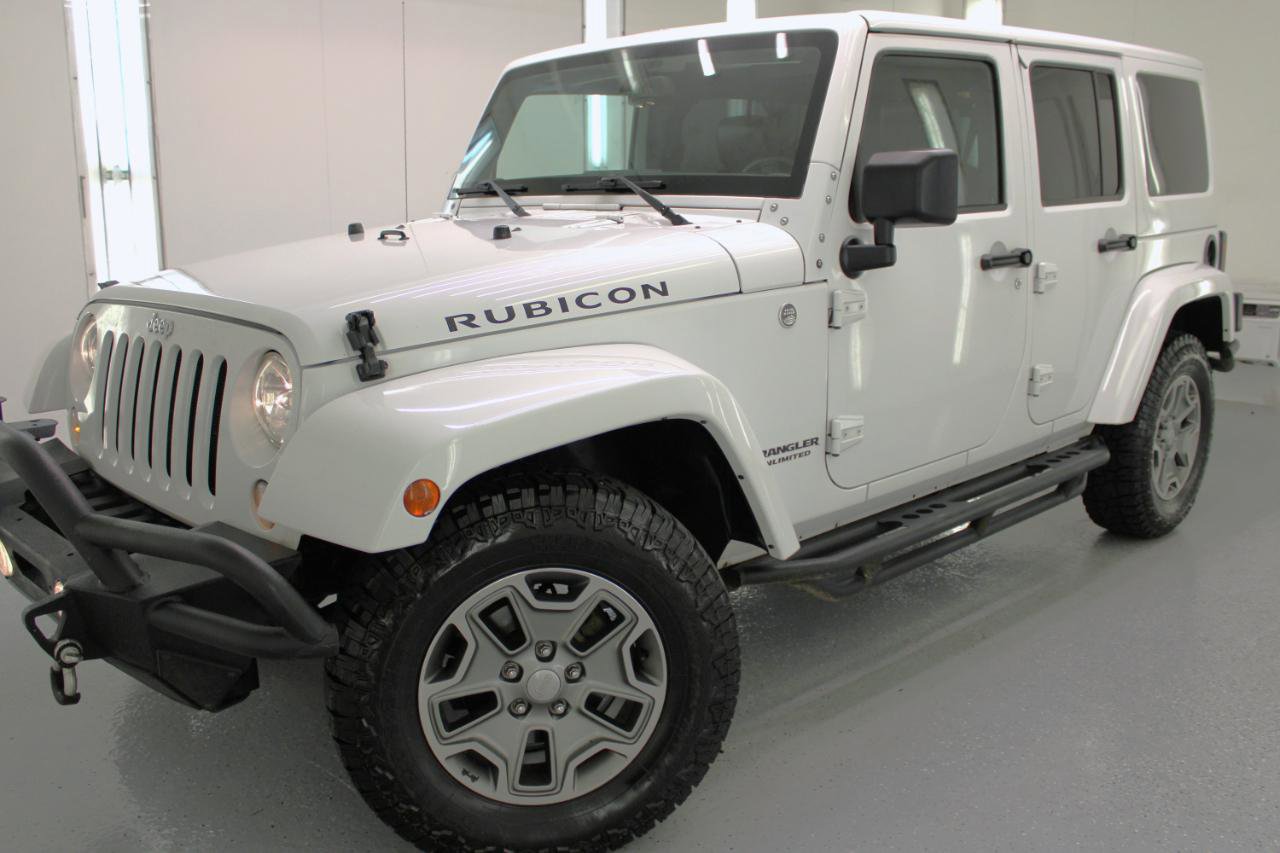 Used 2015 Jeep Wrangler Unlimited Rubicon w/ Connectivity Group AWD/4WD image 14