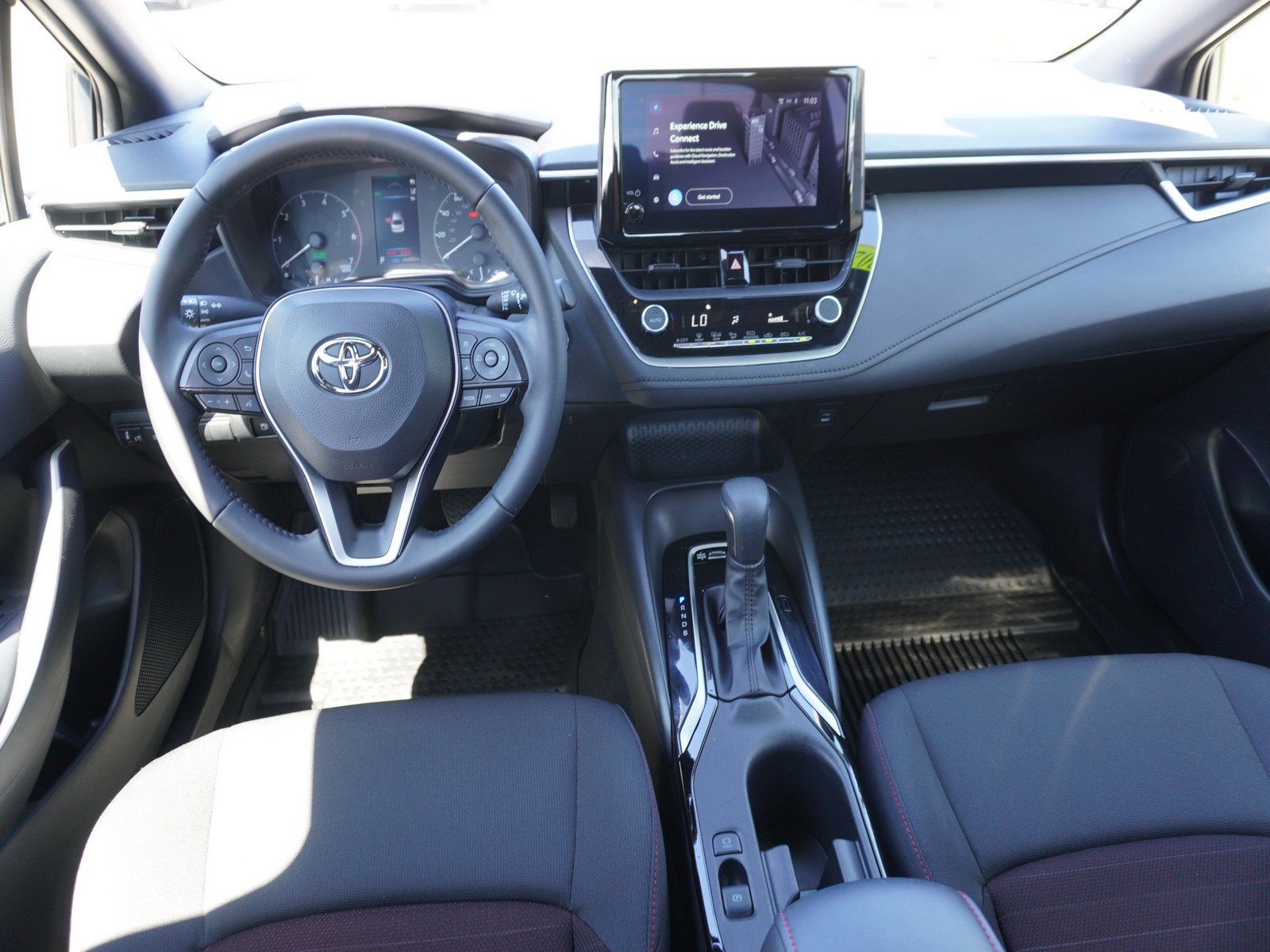 Used 2025 Toyota Corolla SE FWD image 2