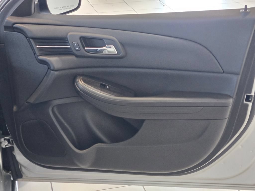 Used 2016 Chevrolet Malibu LT w/ Power Convenience Package FWD image 4