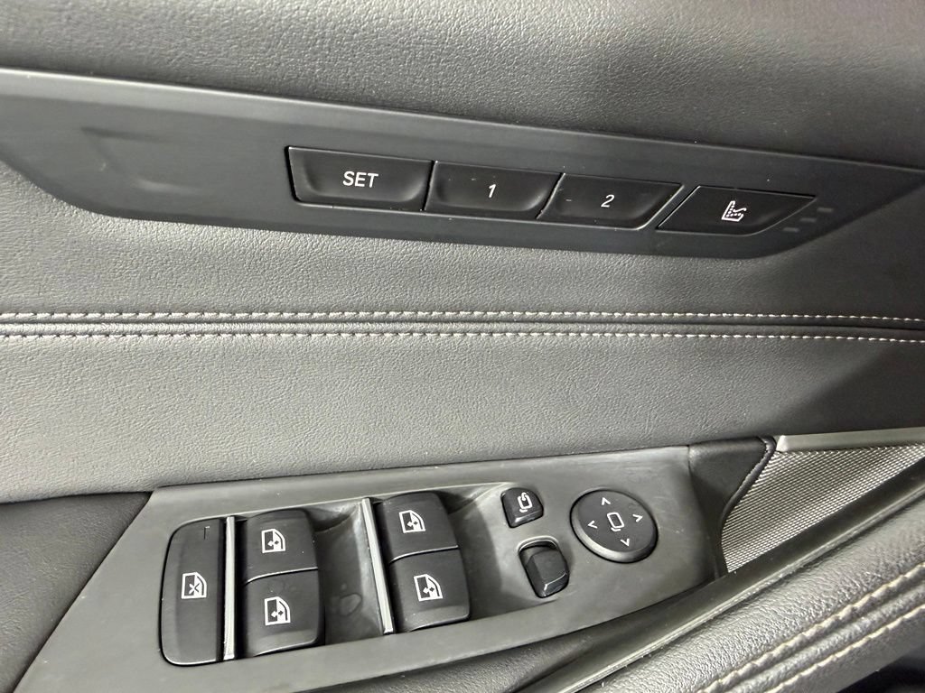 Used 2022 BMW M550i xDrive AWD/4WD image 18
