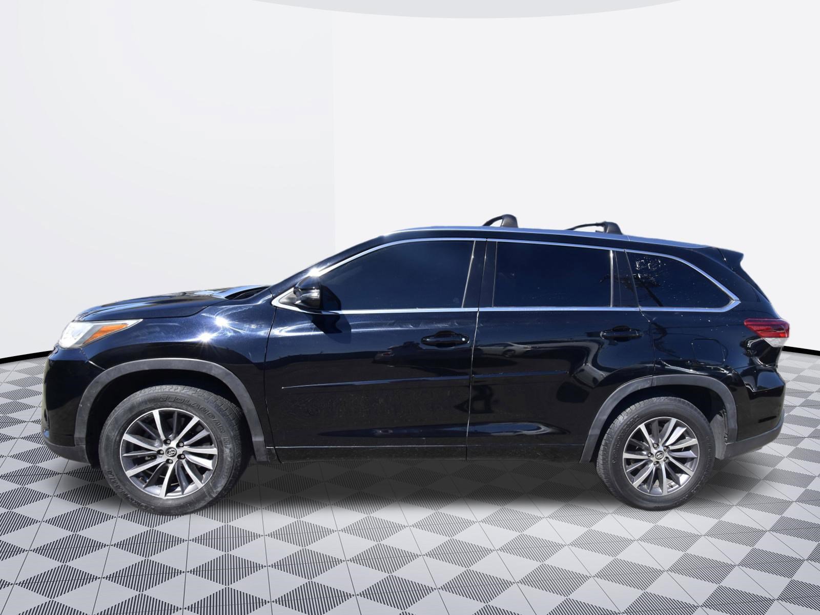 Used 2017 Toyota Highlander XLE FWD image 7